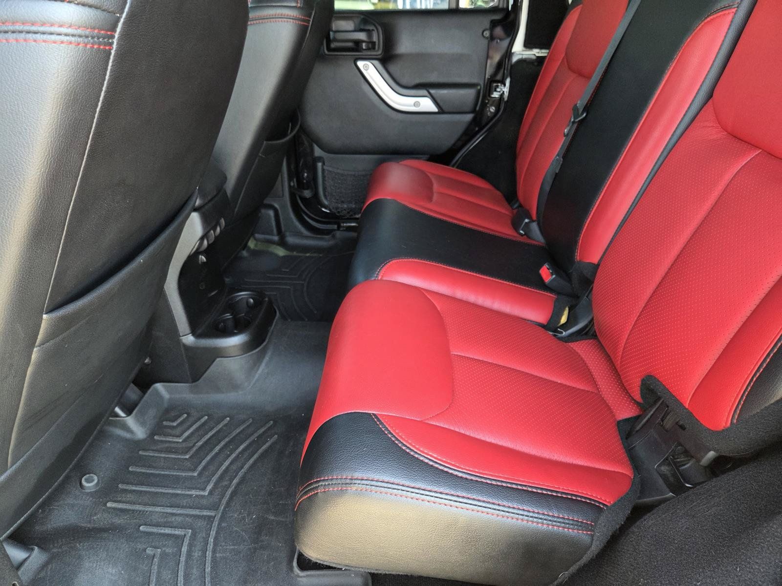 Used 2017 Jeep Wrangler Unlimited Sahara w/ Connectivity Group AWD/4WD image 23