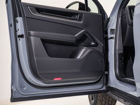 New 2026 Porsche Cayenne Coupe image 25