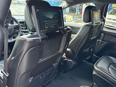 Used 2020 Chrysler Pacifica Limited w/ Advanced Safetytec Group image 21