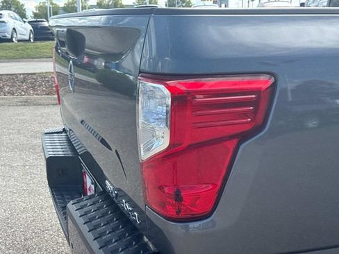 Used 2024 Nissan Titan SV AWD/4WD image 12