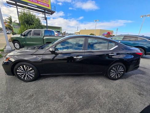Used 2023 Nissan Altima 2.5 SV image 3