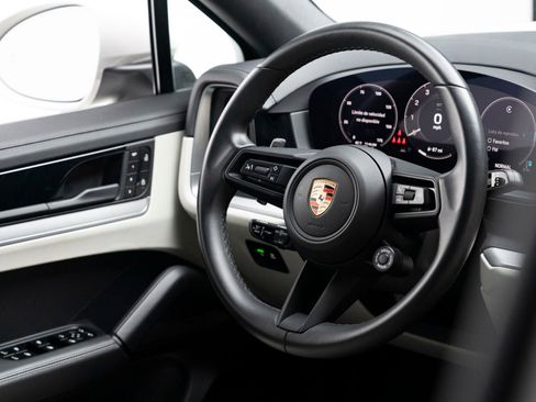 Used 2024 Porsche Cayenne Coupe AWD/4WD image 43