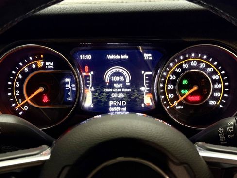 Used 2019 Jeep Wrangler Unlimited Sahara w/ Uconnect 4C Nav & Sound Group AWD/4WD image 21