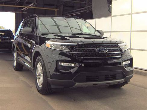 Used 2024 Ford Explorer XLT w/ Equipment Group 202A AWD/4WD image 3