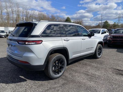 New 2026 Jeep Grand Cherokee Altitude image 3
