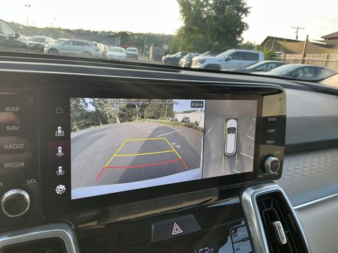 Certified 2023 Kia Sorento SX Prestige w/ Panoramic Sunroof Package AWD/4WD image 24