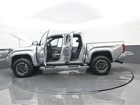 Used 2025 Toyota Tacoma TRD Sport image 32