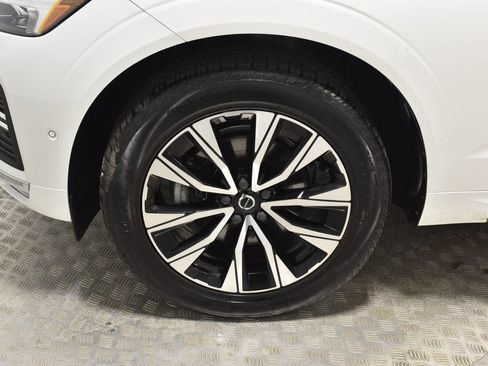 Used 2023 Volvo XC60 B5 Plus image 34