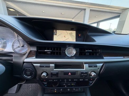 Used 2017 Lexus ES 350 w/ Luxury Package image 14