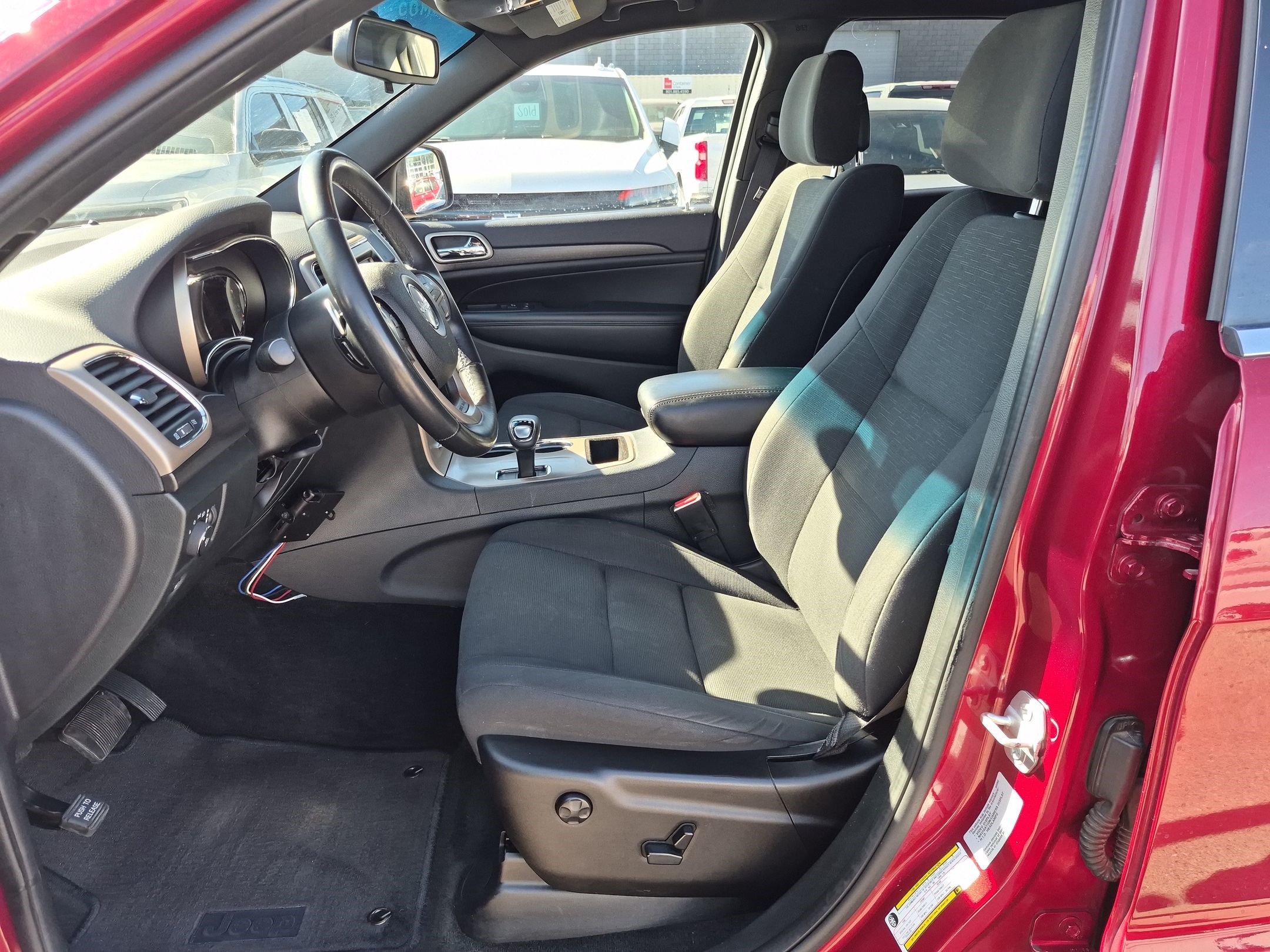 Used 2015 Jeep Grand Cherokee Laredo w/ Quick Order Package 23E AWD/4WD image 15