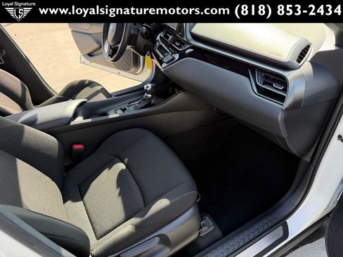 Used 2018 Toyota C-HR XLE image 32