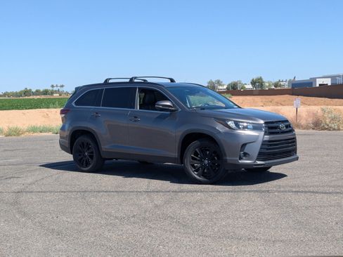 Used 2019 Toyota Highlander SE FWD image 36