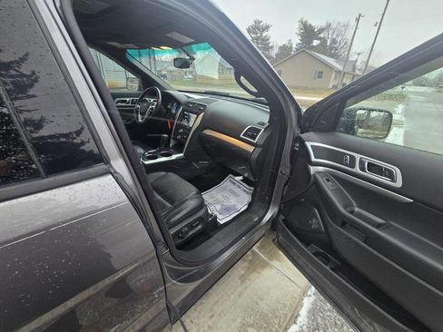 Used 2013 Ford Explorer XLT image 12
