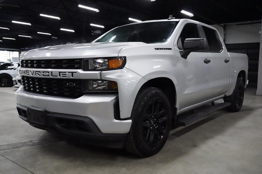 Used 2022 Chevrolet Silverado 1500 Custom w/ LPO, Blackout Package RWD image 1