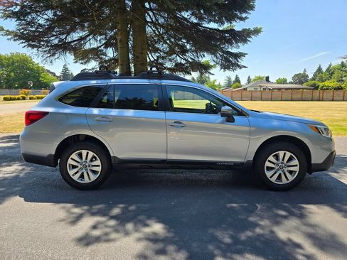 Used 2017 Subaru Outback 2.5i Premium AWD/4WD image 7