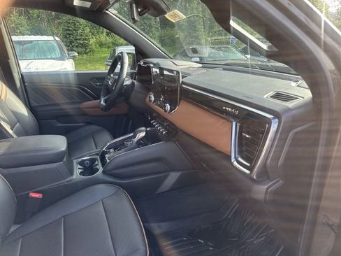 Used 2023 GMC Canyon AT4 w/ AT4 Premium Package AWD/4WD image 14