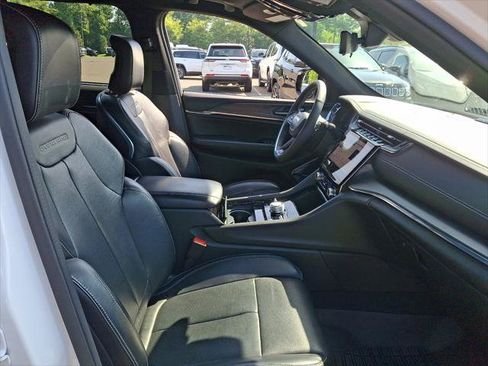 Certified 2023 Jeep Grand Cherokee Overland w/ Luxury Tech Group IV AWD/4WD image 12