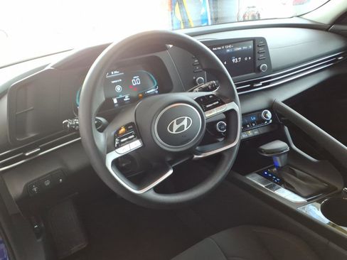 Used 2025 Hyundai Elantra Hybrid FWD image 10