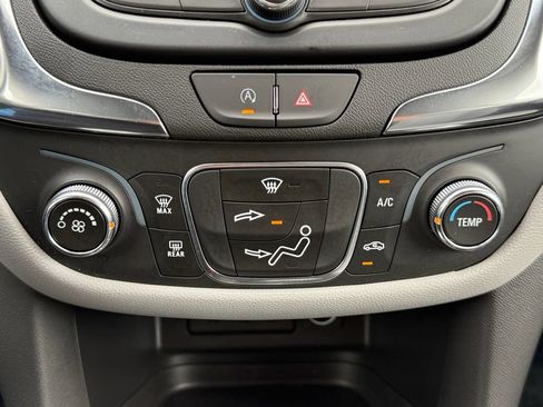 Used 2023 Chevrolet Equinox LS w/ LS Convenience Package AWD/4WD image 16