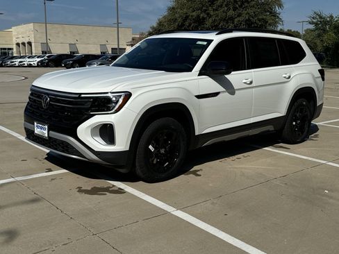 New 2026 Volkswagen Atlas Peak Edition AWD/4WD image 2
