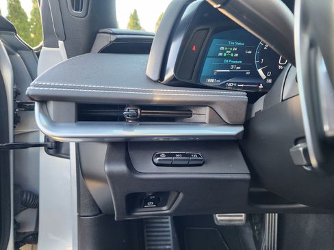 Used 2021 Chevrolet Corvette Stingray Preferred Cpe w/ Z51 Performance Package image 22