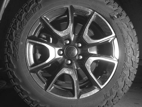 Used 2025 Jeep Compass Trailhawk image 12