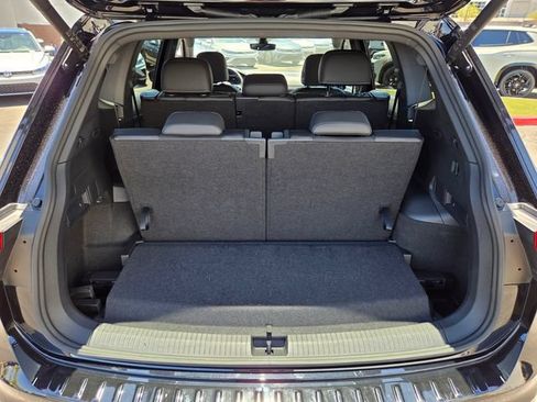 Certified 2024 Volkswagen Tiguan SE R-Line FWD image 16