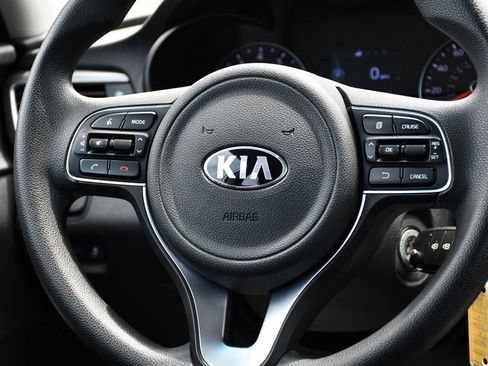 Used 2018 Kia Optima LX w/ 17" Alloy Wheels Package FWD image 23