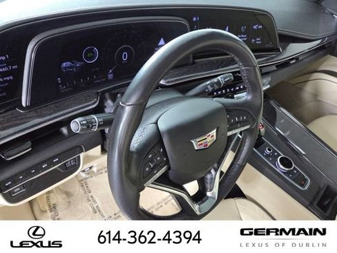 Used 2023 Cadillac Escalade Premium Luxury AWD/4WD image 15