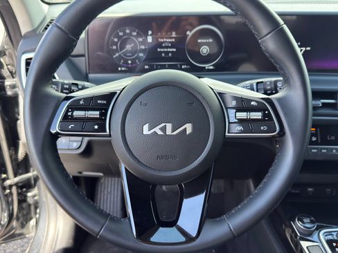 Used 2024 Kia Seltos EX FWD image 17