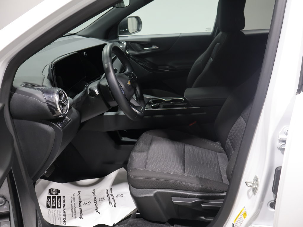 Used 2026 Chevrolet Equinox LT AWD/4WD image 10