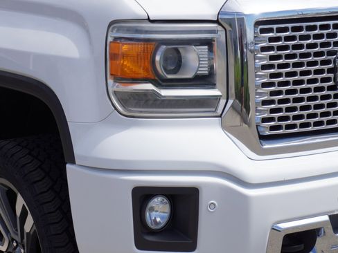 Used 2014 GMC Sierra 1500 Denali w/ Suspension Package, Off-Road AWD/4WD image 3