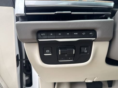 Certified 2025 Cadillac Escalade ESV Sport Platinum w/ LPO, Floor Liner Package AWD/4WD image 14