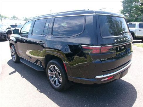 Certified 2024 Jeep Wagoneer Series II w/ Flexible Seating Group AWD/4WD image 4