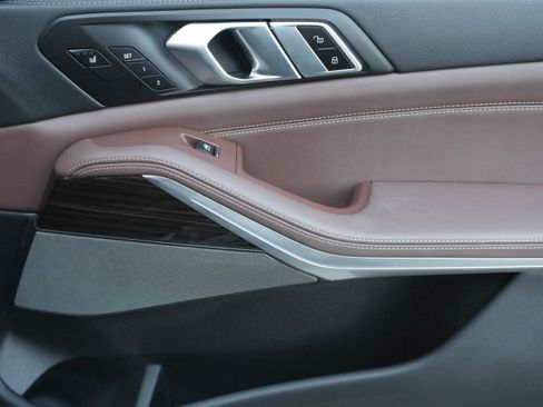 Used 2023 BMW X5 xDrive40i w/ Executive Package image 33