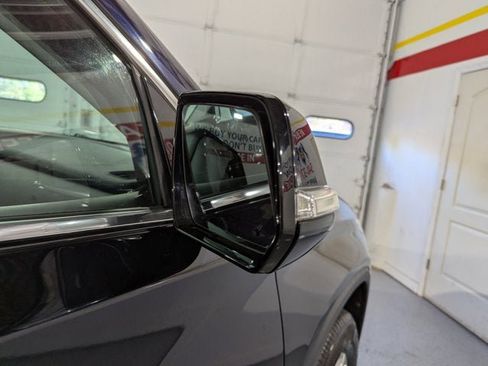 Used 2020 Chevrolet Traverse LT image 50