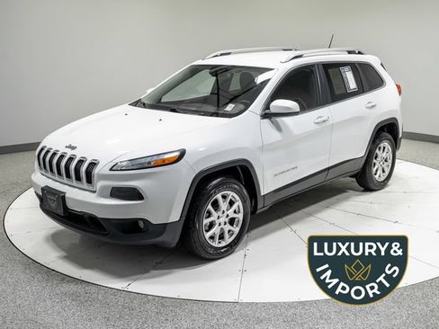 Used 2018 Jeep Cherokee Latitude w/ Safety Group AWD/4WD image 1