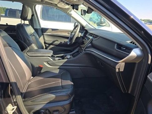 Used 2023 Jeep Grand Cherokee Limited w/ Luxury Tech Group II AWD/4WD image 8