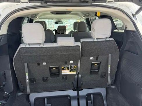 Used 2026 Toyota Sienna LE FWD image 10