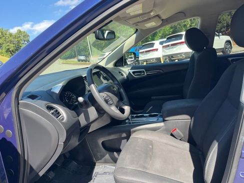 Used 2017 Nissan Pathfinder SV w/ SV Tech Package FWD image 7