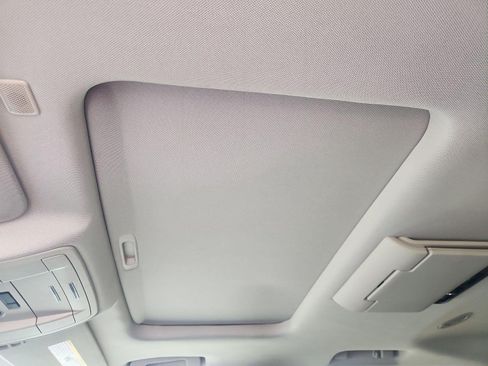 Used 2019 Chevrolet Suburban LT RWD image 19