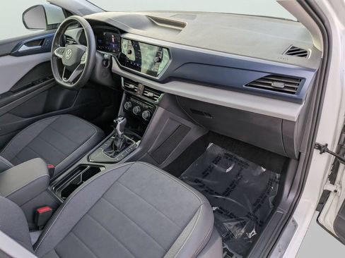 Used 2023 Volkswagen Taos SE w/ Panoramic Sunroof Package FWD image 11