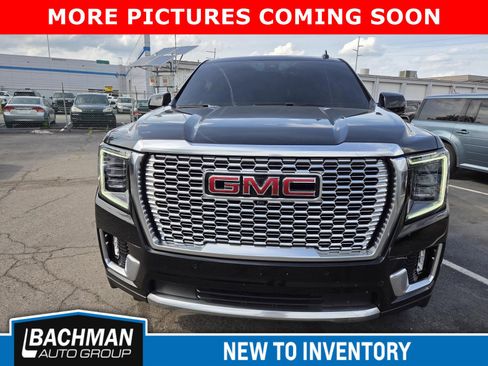Used 2021 GMC Yukon Denali w/ Denali Premium Package image 3