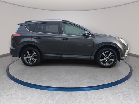 Used 2017 Toyota RAV4 XLE FWD image 4