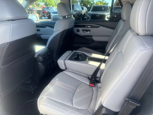 Certified 2023 Honda Pilot Touring image 21