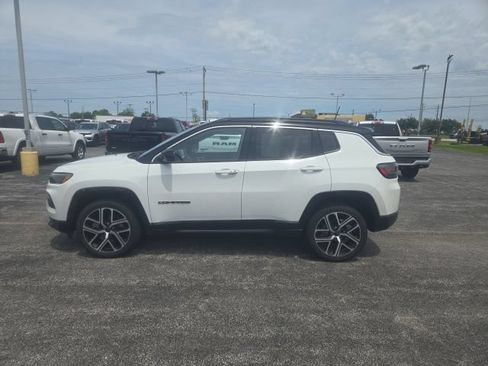Used 2025 Jeep Compass Limited w/ Elite Group AWD/4WD image 4