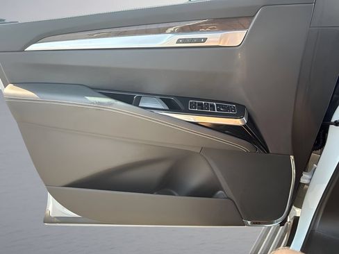 Used 2026 Cadillac Escalade ESV Platinum Sport w/ LPO, Floor Liner Package AWD/4WD image 30