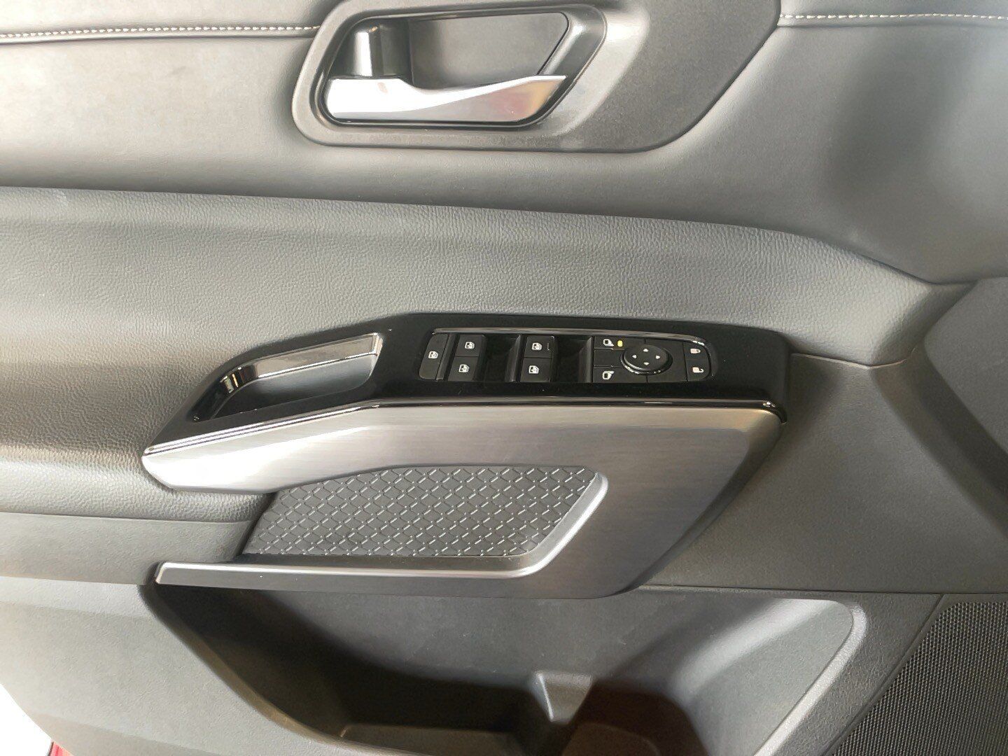 Used 2023 Nissan Pathfinder SL w/ SL Premium Package AWD/4WD image 15