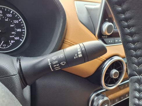 Used 2023 Nissan Sentra SV w/ SV Premium Package image 17