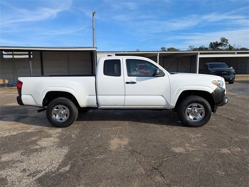 Used 2022 Toyota Tacoma image 3